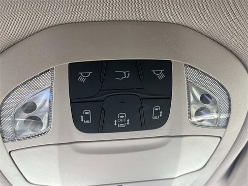 Used 2024 Chrysler Pacifica Touring-L image 36