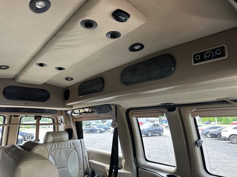 Used 2008 Chevrolet Express 1500 w/ Preferred Equipment Group RWD image 35