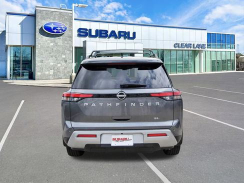 Used 2024 Nissan Pathfinder SL FWD image 5