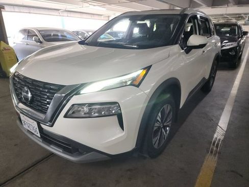 Used 2021 Nissan Rogue SV w/ Premium Package FWD image 4