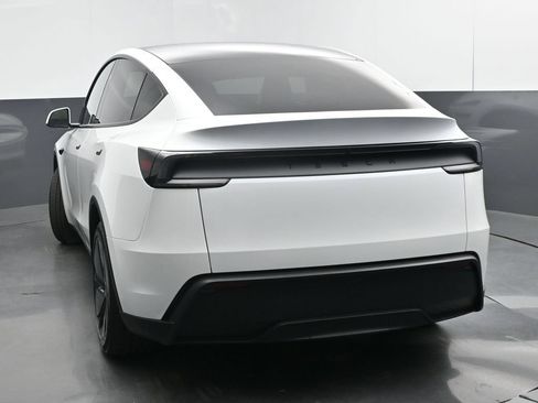 Used 2026 Tesla Model Y 2WD image 34