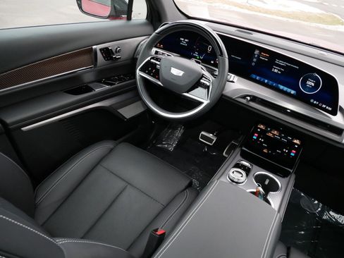 Certified 2026 Cadillac Vistiq Sport w/ LPO, Floor Liner Package image 9