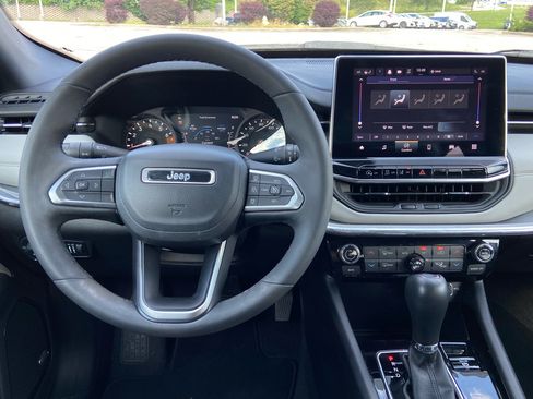 Used 2023 Jeep Compass Limited w/ Sun and Sound Group AWD/4WD image 16