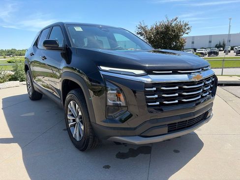 Used 2026 Chevrolet Equinox LT FWD image 2