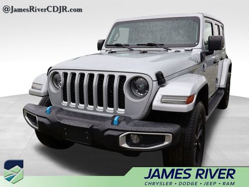 Used 2023 Jeep Wrangler Unlimited Sahara w/ Cold Weather Group AWD/4WD image 3