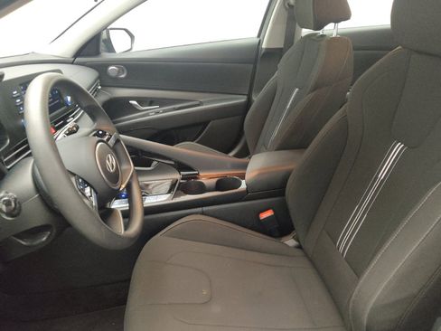 Used 2025 Hyundai Elantra Hybrid FWD image 17