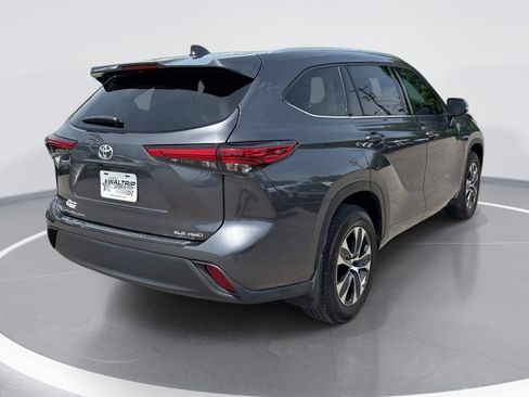 Used 2020 Toyota Highlander XLE AWD/4WD image 8