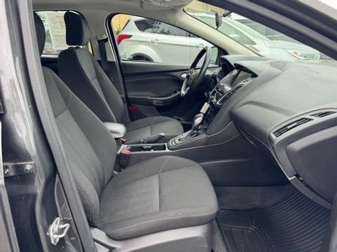 Used 2017 Ford Focus SEL w/ Cold Weather Package FWD image 20