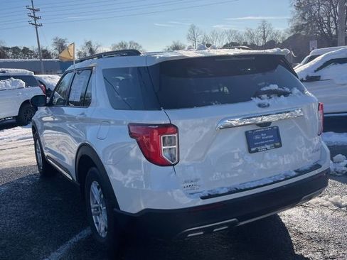 Used 2022 Ford Explorer XLT w/ Equipment Group 202A image 4