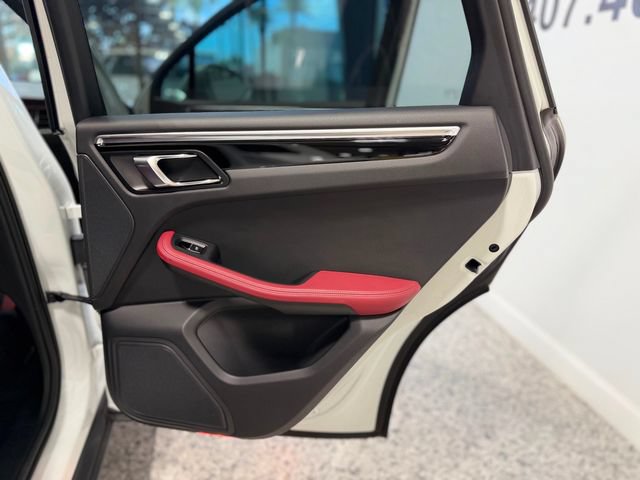 Used 2022 Porsche Macan AWD/4WD image 40