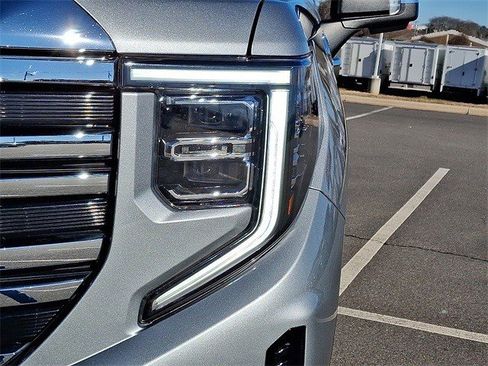 Certified 2025 GMC Sierra 1500 SLT image 8