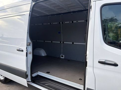 Used 2023 Mercedes-Benz Sprinter 2500 w/ Dashboard Charging Package image 12