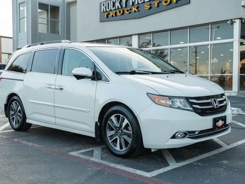 Used 2016 Honda Odyssey Touring image 3
