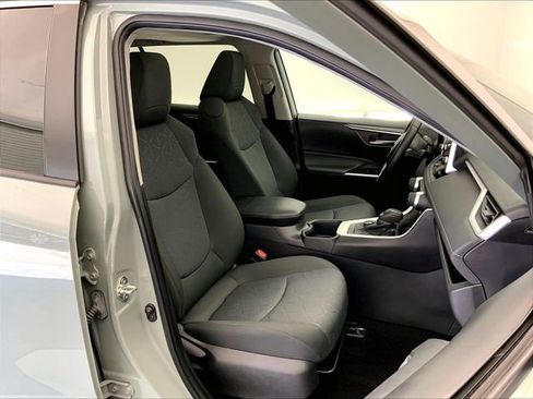 Used 2022 Toyota RAV4 XLE w/ Convenience Package image 7