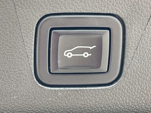 Used 2022 Chevrolet Tahoe LT w/ Luxury Package RWD image 32