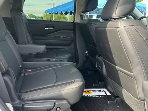 New 2026 Nissan Pathfinder SL w/ SL Premium Package AWD/4WD image 15