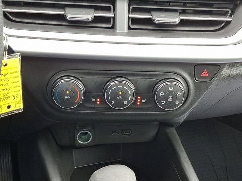 Certified 2025 Chevrolet Trax RS w/ Sunroof Package image 16