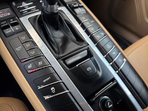 Used 2018 Porsche Macan Sport Edition AWD/4WD image 36