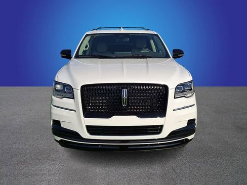 Used 2024 Lincoln Navigator Premiere image 2