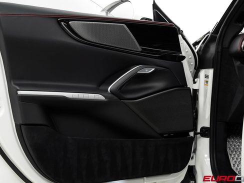 Used 2025 Ferrari Purosangue AWD/4WD image 31