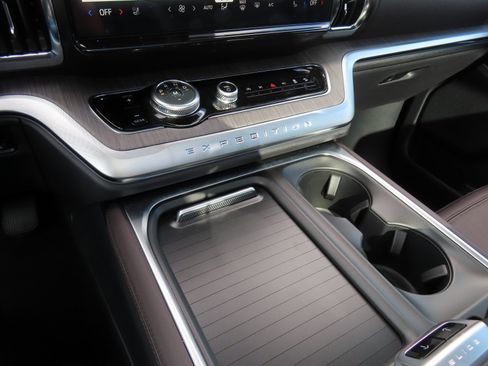 New 2025 Ford Expedition Platinum w/ Platinum Ultimate Package image 15