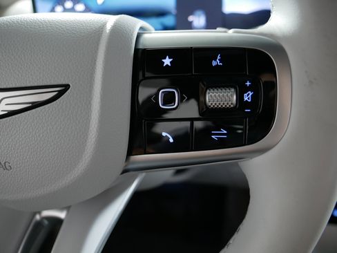 Certified 2026 Genesis GV70 2.5T Advanced AWD/4WD image 28