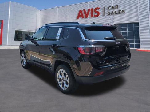 Used 2025 Jeep Compass Latitude AWD/4WD image 9
