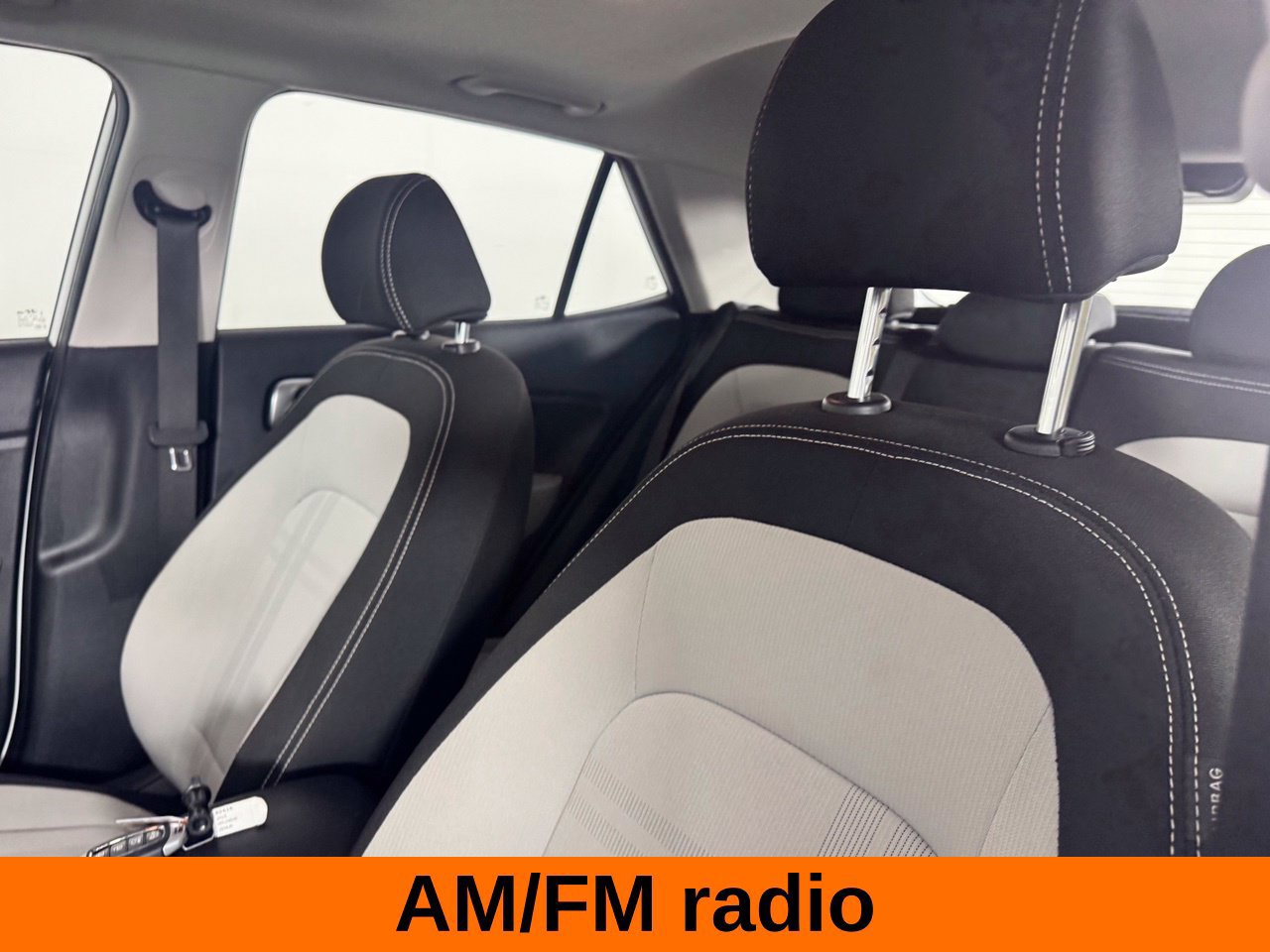 Used 2025 Hyundai Venue SEL FWD image 12