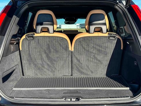 Used 2022 Volvo XC90 T6 Inscription w/ Lounge Package image 21