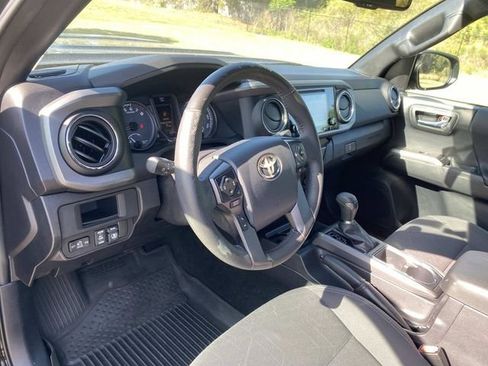 Used 2017 Toyota Tacoma TRD Sport w/ Tow Package (A/T) AWD/4WD image 22