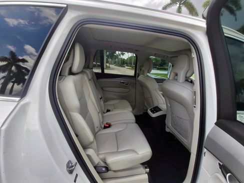 Used 2021 Volvo XC90 T5 Momentum w/ Protection Package Premier FWD image 40