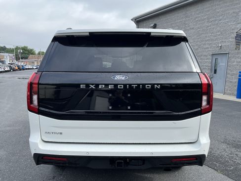 Used 2025 Ford Expedition Active AWD/4WD image 6