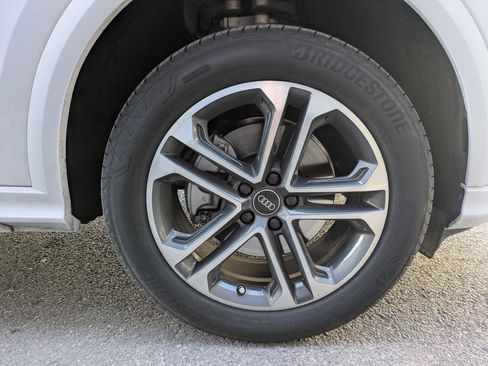 Used 2025 Audi Q5 Premium w/ Convenience Package image 29