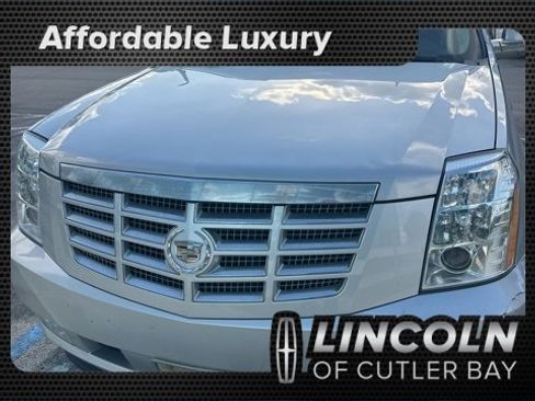 Used 2011 Cadillac Escalade ESV Luxury image 1
