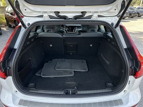 Used 2020 Volvo V60 T6 R-Design image 19