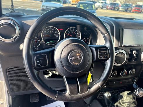 Used 2016 Jeep Wrangler Unlimited Sahara image 27