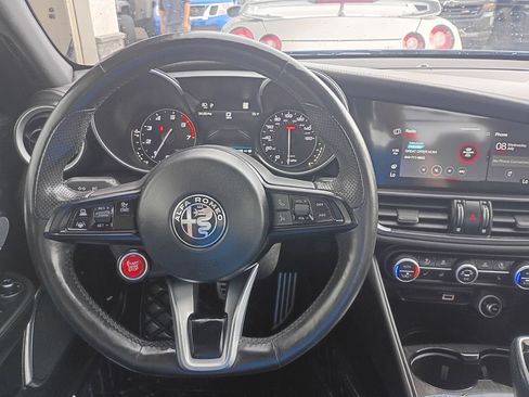 Used 2022 Alfa Romeo Giulia Ti AWD/4WD image 28