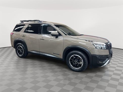 Used 2023 Nissan Pathfinder Rock Creek image 2