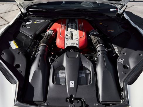 Used 2019 Ferrari 812 Superfast image 12