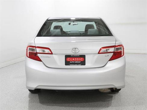 Used 2013 Toyota Camry LE image 18