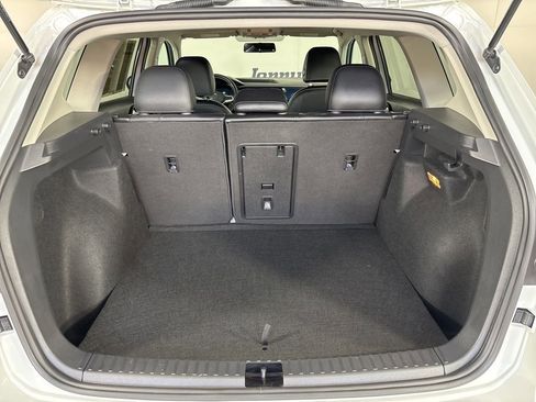 Used 2022 Volkswagen Taos SE w/ Panoramic Sunroof Package image 24