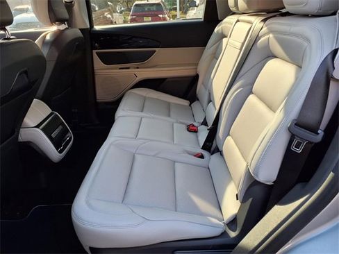 New 2026 Lincoln Nautilus Premier image 9