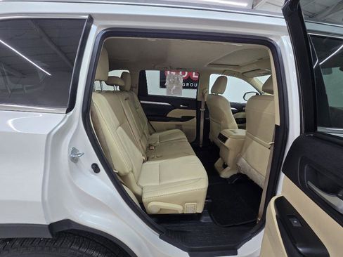 Used 2015 Toyota Highlander XLE FWD image 18