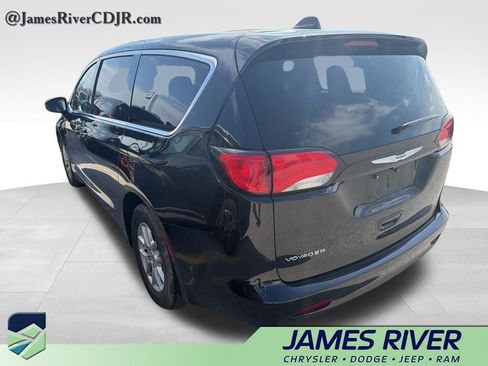 Used 2024 Chrysler Voyager LX image 8