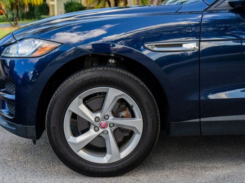 Used 2017 Jaguar F-PACE Premium image 11