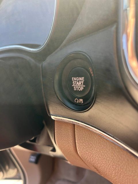 Used 2018 Jeep Grand Cherokee Overland RWD image 21