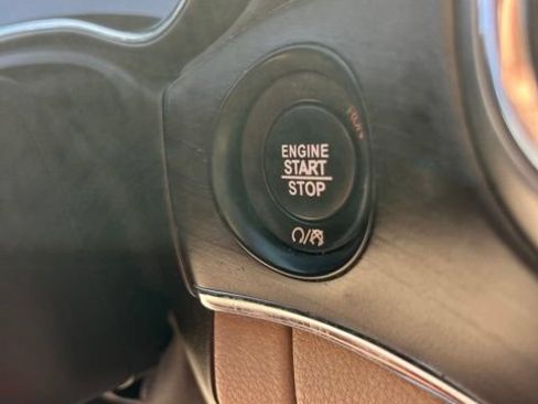 Used 2018 Jeep Grand Cherokee Overland RWD image 21