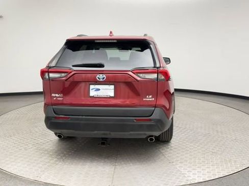 Used 2019 Toyota RAV4 LE w/ Carpet Mat Package AWD/4WD image 3