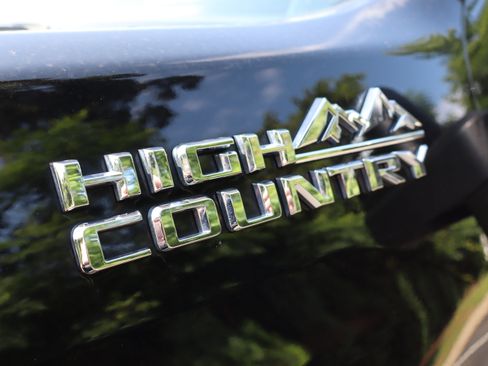 Used 2024 Chevrolet Silverado 3500 High Country w/ Technology Package AWD/4WD image 18