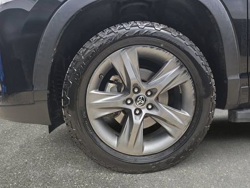 Used 2019 Toyota Highlander Limited FWD image 31